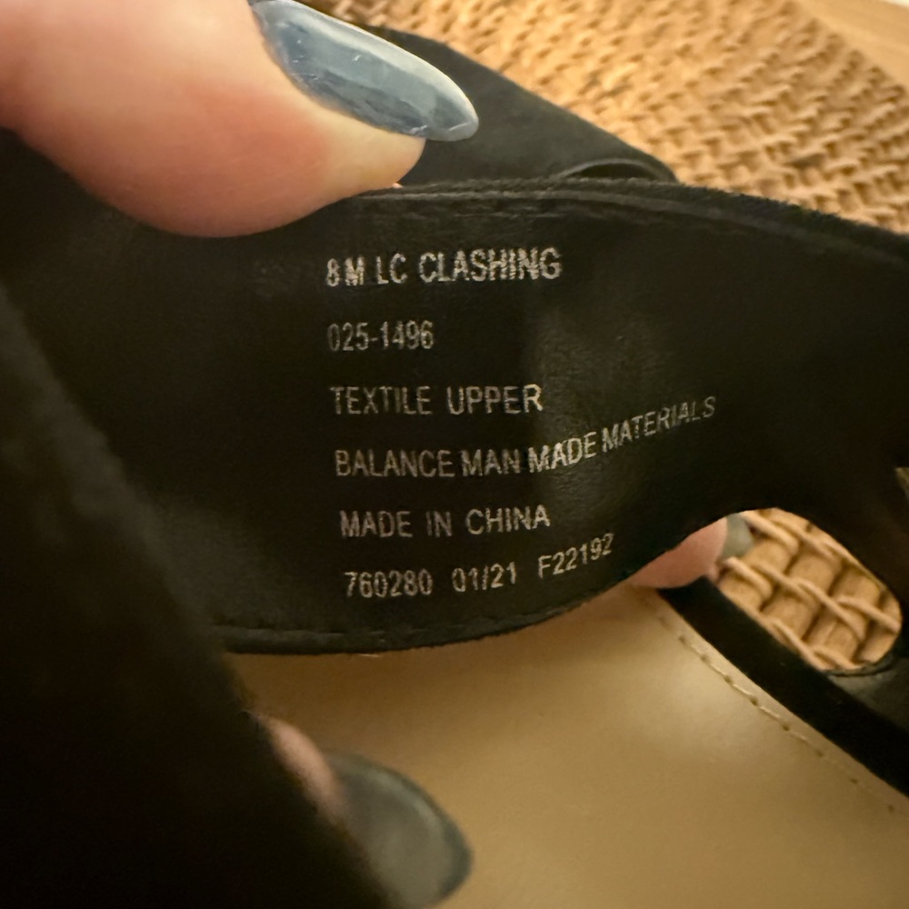 Liz Claiborne Black Low Block Heel Sandals‎ with Gold accents - Picture 11 of 11